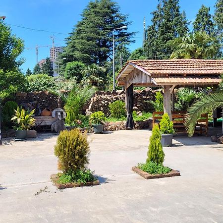 Guesthouse Gocha Beridze Батуми Екстериор снимка